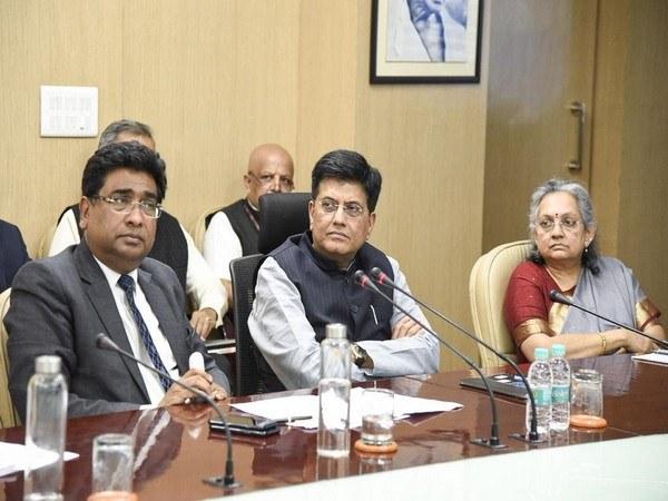 Railways Minister Piyush Goyal reviewed the progress of preparedness of Indian Railways about efforts to prevent the spread of coronavirus - https://cdn.connectfm.ca/03DA801A-D98A-4810-981A-299E3E90464F_Story532420_769490.jpg