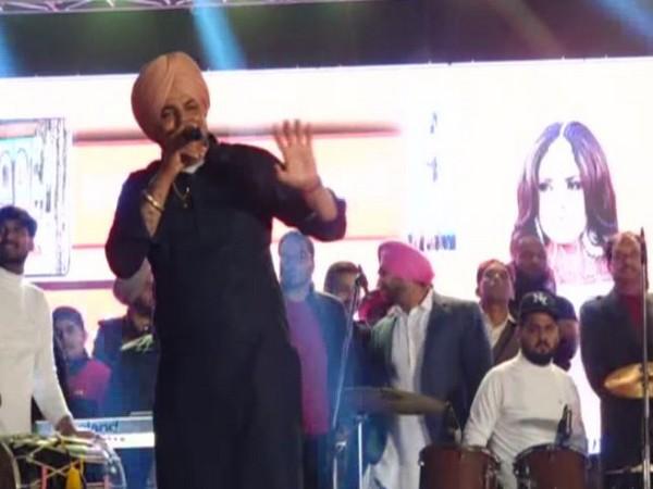 Case filed against Punjabi pop singer Sidhu Moose Wala, five cops - https://cdn.connectfm.ca/0CFF3554-E8C6-49E3-A9F7-8499E931DF49_Story604888_875066.jpg