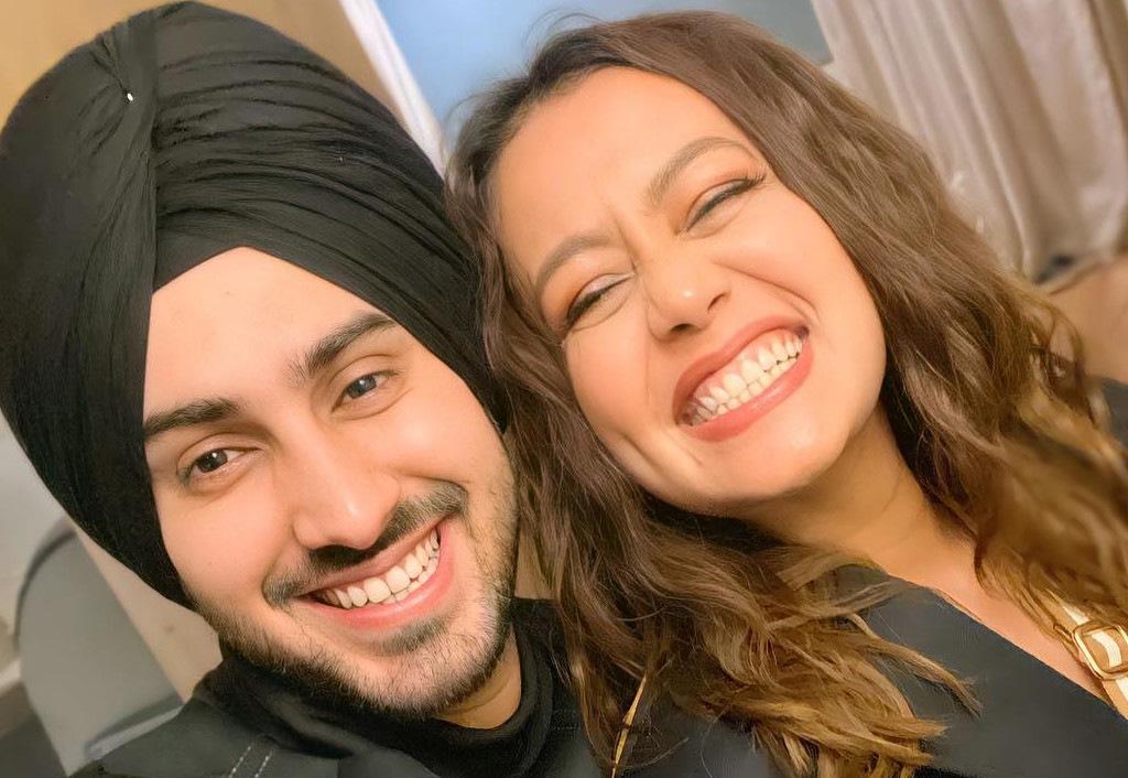 neha-kakkar-rohanpreet-singhs-aankhon-ki-gustakhiyan-leaves-fans-in-awe