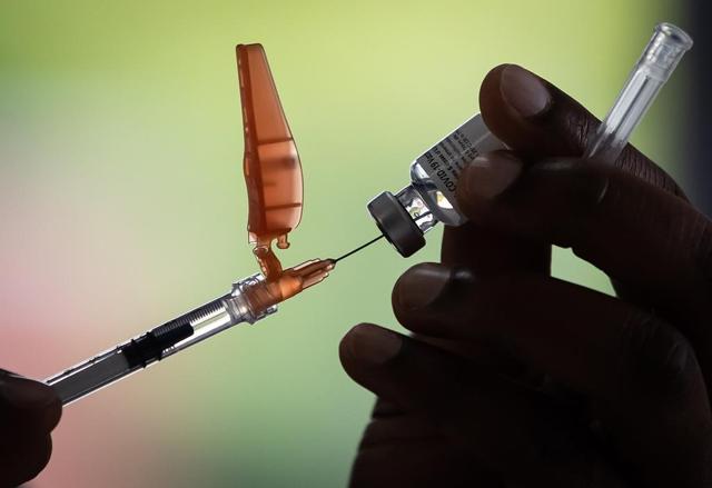 B.C. records 974 new COVID-19 cases, officials ask residents to follow restrictions - https://cdn.connectfm.ca/103C42F7-90B1-40BA-8B8E-3EFB3A3012BB_Story1214309_1758613.jpg