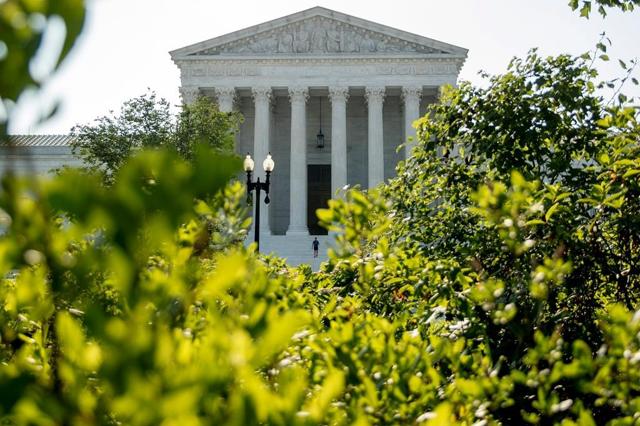 U.S. Supreme Court says Congress can't get Trump records, for now - https://cdn.connectfm.ca/122C8FA2-FCF5-40E7-B766-C3C863232527_Story701996_1016055.jpg