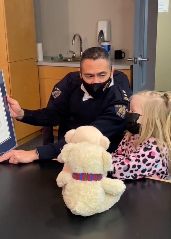 Kamloops, B.C., child honoured for bravery after acting to help injured grandmother - https://cdn.connectfm.ca/13AEE187-06D7-4571-B9AF-03C08F80CD49_Story1682493_2423942.jpg