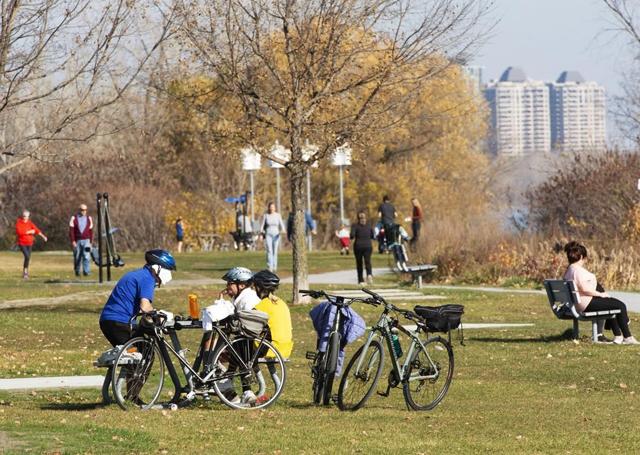 Canada reaches grim milestone of 300,000 COVID-19 cases - https://cdn.connectfm.ca/164C48FA-A697-4A55-951A-2EDE8DCE4259_Story909919_1315289.jpg