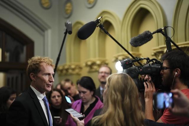 Canada aims to stabilize immigration level at 500,000 per year in 2026 - https://cdn.connectfm.ca/19FCA0F7-5F0D-4E2E-B378-DC7C90E37D8A_Story2638721_3494840.jpg