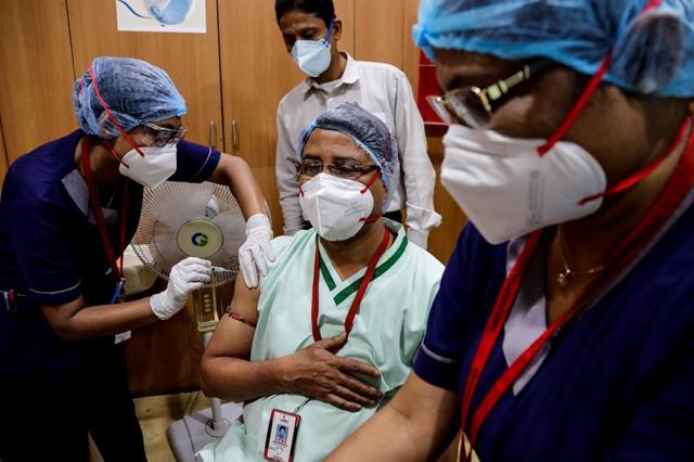 India's gov't eases hospital oxygen shortage as demand jumps - https://cdn.connectfm.ca/1E343279-1246-45FB-AE1B-F5DA66497AEA_Story1182040_1713131.jpg