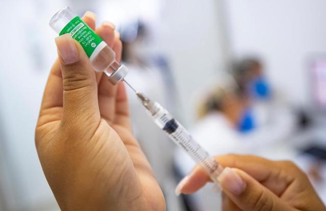 Dentists, teachers, bus drivers want Oxford-AstraZeneca vaccine in B.C.  - https://cdn.connectfm.ca/2098840E-EE1C-4D93-9453-7546B9DA0D37_Story1079755_1565958.jpg