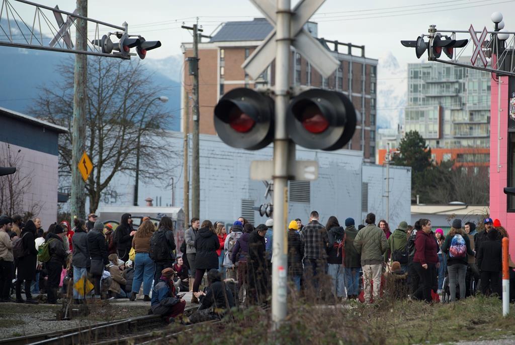 throne-speech-overshadowed-by-pipeline-protests