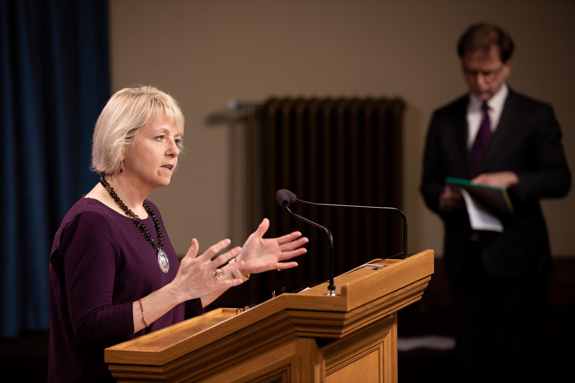 for-the-first-time-b-c-reports-more-than-400-covid-19-cases-in-a-single-day