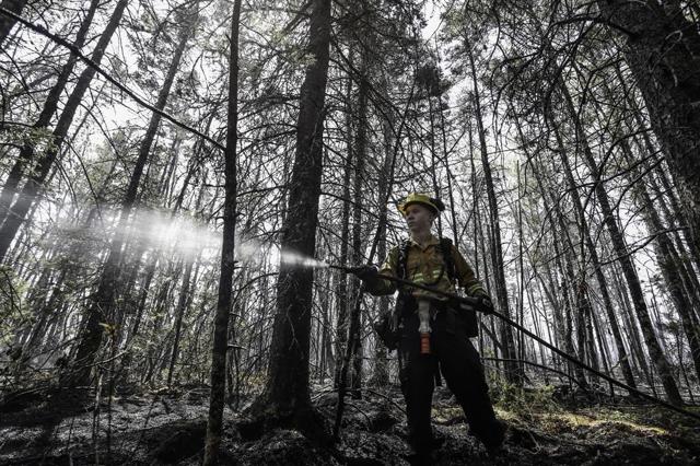 Nearly 700 more international firefighters coming to Canada to help battle fires - https://cdn.connectfm.ca/292B423F-0945-4F81-945B-6324A870B621_Story2366528_3268094.jpg