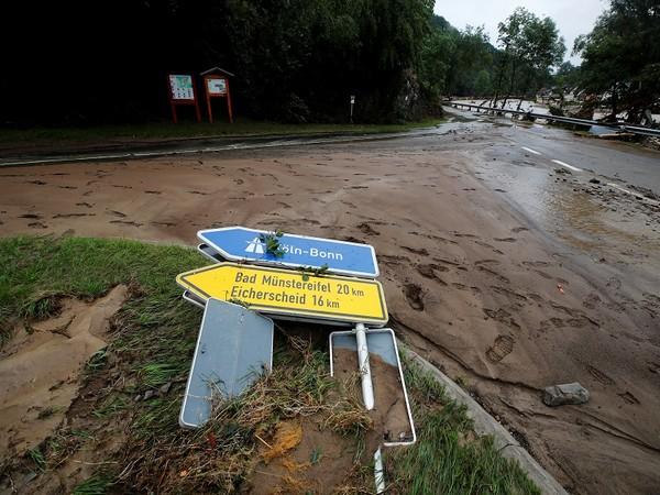 Over 30 dead, dozens missing in heavy floods in Europe - https://cdn.connectfm.ca/292BB677-C8A7-49D9-85D5-1FC05DBEDBC1_Story1302459_1882994.jpg