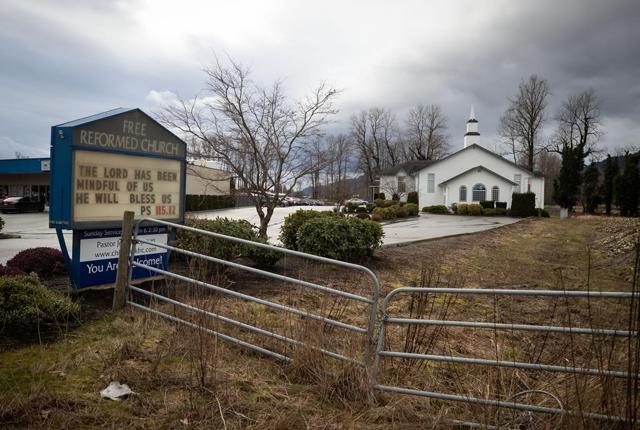 Alberta church shut down, fenced off for ignoring COVID-19 health restrictions - https://cdn.connectfm.ca/2E754A07-4EBE-44E7-9E58-0C2146E416E2_Story1134483_1645563.jpg