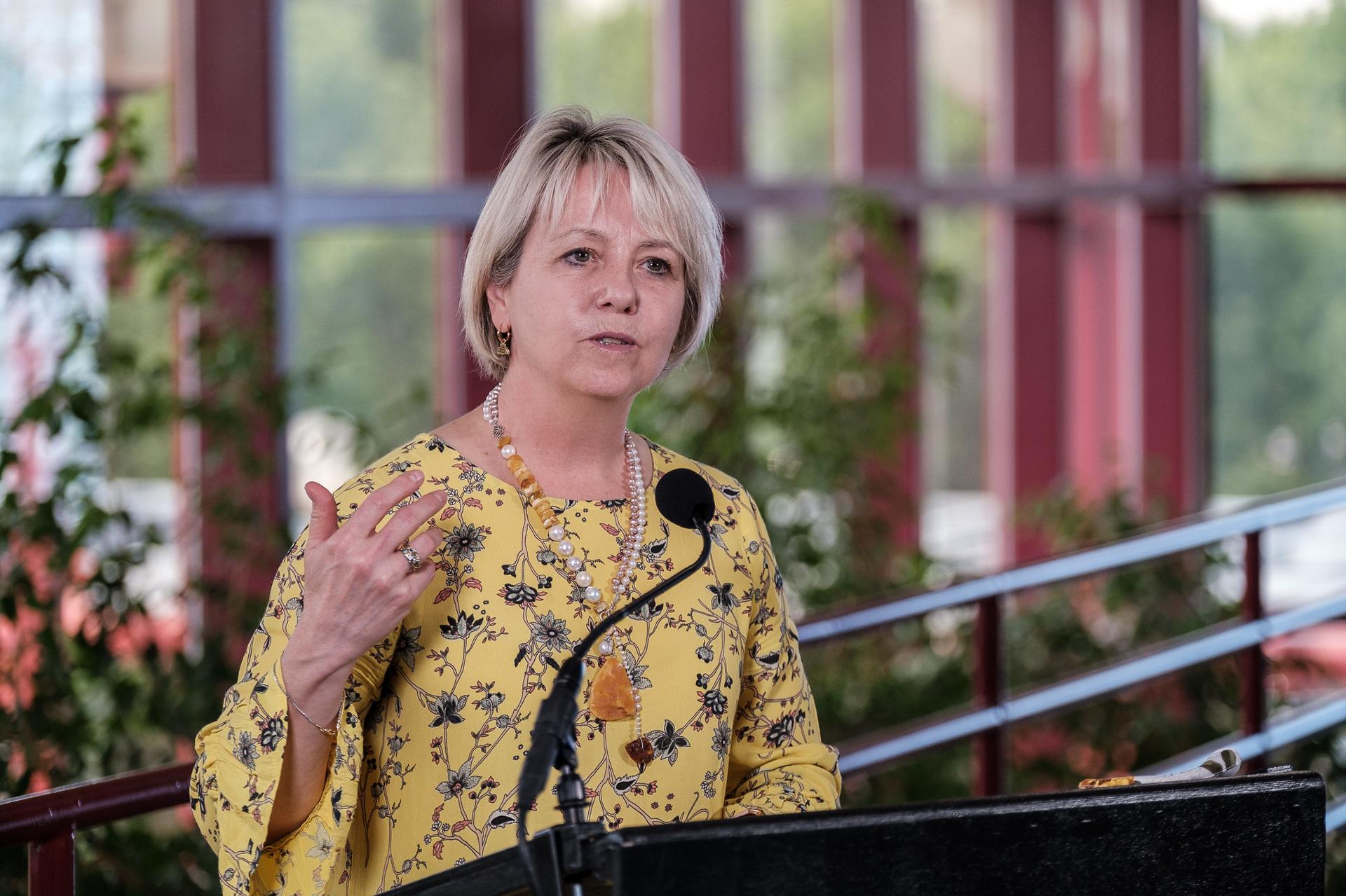 b-c-reports-832-new-covid-19-cases-and-5-deaths