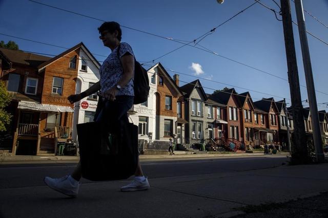 Quebec universities reject proposal to cap student visas - https://cdn.connectfm.ca/3C13ED0A-0FC5-4E79-AB11-D96073AE0360_Story2542370_3386442.jpg