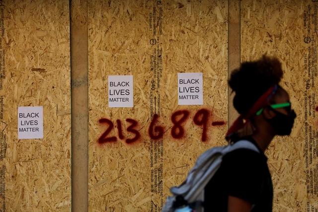 $750K bail for 3 ex-officers accused in Floyd's death - https://cdn.connectfm.ca/4615F07C-963B-40D5-B2C4-848E933855D1_Story649902_942804.jpg