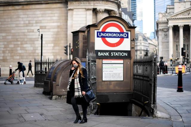 Canada restricts travel from U.K. due to new strain of virus that causes COVID-19 - https://cdn.connectfm.ca/473CC2E0-254E-41A0-BF7F-E9470903049E_Story963248_1392689.jpg