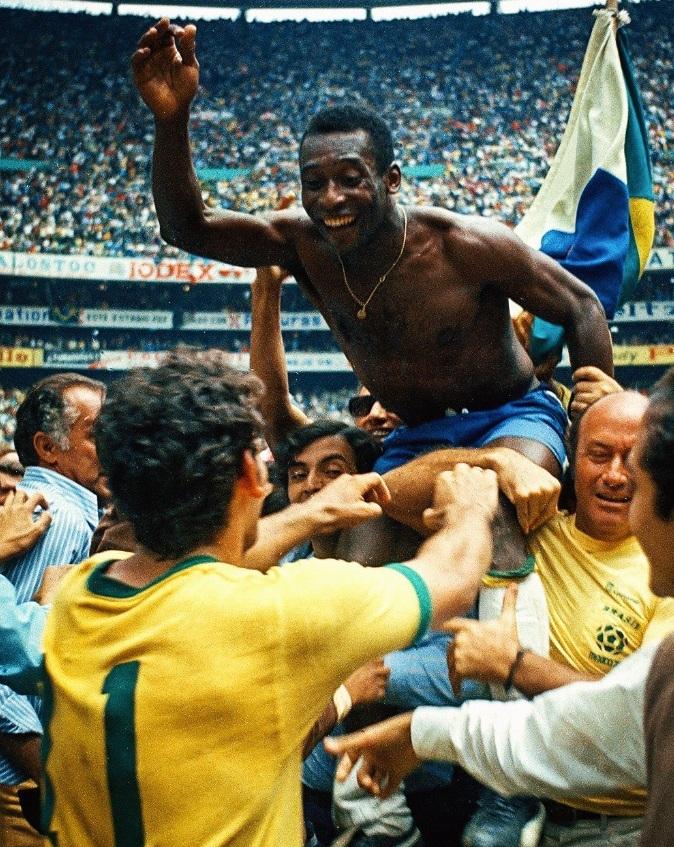 pele-brazils-mighty-king-of-beautiful-game-has-died