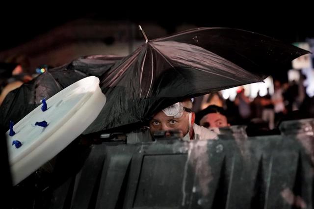 Suspect arrested after 2 are killed at Kenosha protest - https://cdn.connectfm.ca/4C5E8620-31EB-4B02-BEE0-878EE455D9EE_Story779227_1127450.jpg