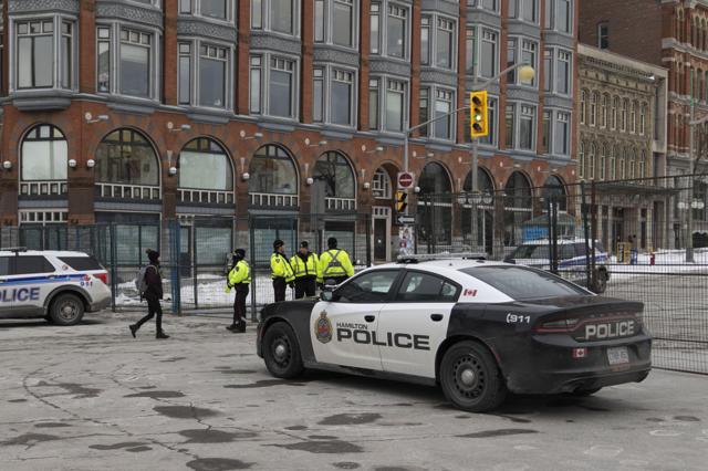 Ottawa police respond to Rideau Centre mall same day it reopens - https://cdn.connectfm.ca/4ED95035-7DDD-4742-AAF0-B979470AE86D_Story1680512_2420783.jpg
