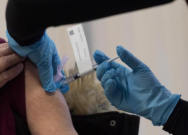 Johnson & Johnson says COVID-19 vaccine 85 per cent effective against severe illness - https://cdn.connectfm.ca/5DE2F138-C3A8-4646-AAB7-122A4BD0CD71_Story1023108_1482256.jpg