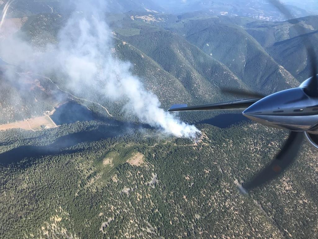 hundreds-evacuated-thousands-on-notice-as-wildfire-flares-in-southern-b-c