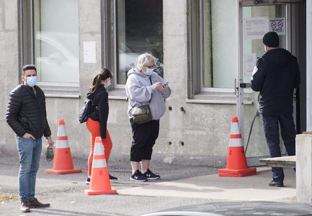 Canada crosses a bleak COVID-19 milestone of 200,000 cases - https://cdn.connectfm.ca/70C46D32-DFD5-40E3-AABB-3E358197773C_Story864001_1248302.jpg