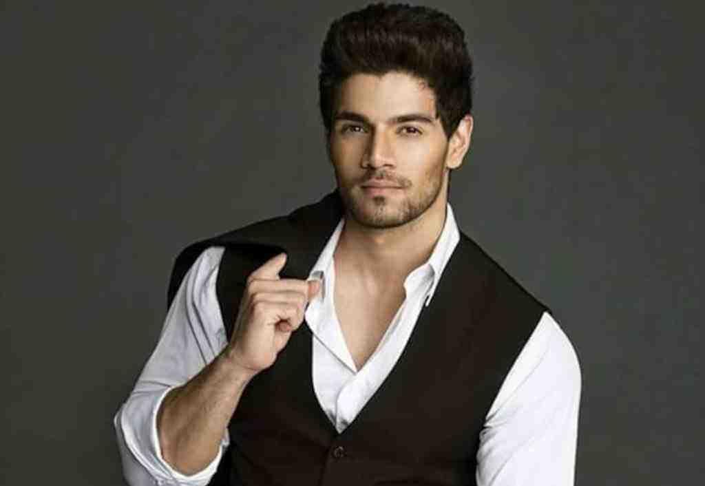 sooraj-pancholi-files-police-complaint-for-harassment