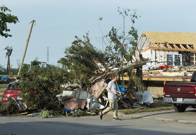 Cleanup underway in Quebec town after EF2 tornado left one man dead - https://cdn.connectfm.ca/72FE0304-D249-4263-8678-A4D94074A9EB_Story1262549_1827406.jpg