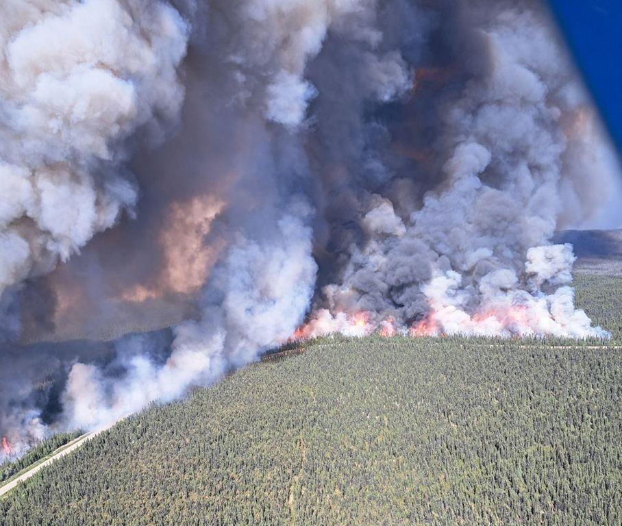 fire-situation-eases-slightly-but-risks-remain-as-more-than-400-wildfires-still-burn
