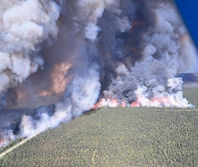 Fire situation eases slightly, but risks remain as more than 400 wildfires still burn - https://cdn.connectfm.ca/73E275FB-A84E-40DB-B59B-BAA9EF4F6393_Story2389431_3293808.jpg