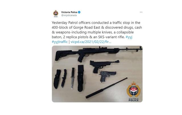 Drugs and weapons seized following a traffic stop: Victoria police - https://cdn.connectfm.ca/75B0098A-A312-4D6A-A730-7F434BA93192_Story1062591_1540717.jpg