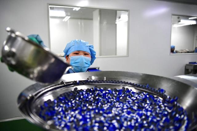 China reports major drop in new virus cases to 397 - https://cdn.connectfm.ca/774AB6C9-9D89-41B8-B277-CBB46FFE6FCD_Story490160_708983.jpg