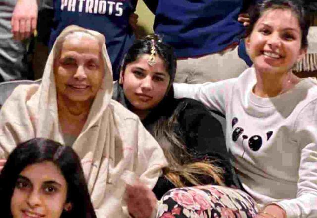 Monica Gill’s grandmother joins the farmers’ protest - https://cdn.connectfm.ca/78C79FD2-6C27-4272-B4BF-9DE238734C0C_Story954194_1382210.jpg