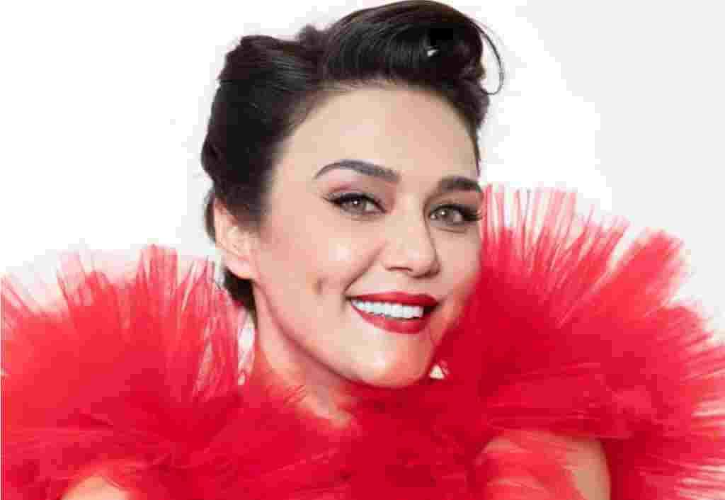 preity-zinta-signs-hrithik-roshan-for-web-series