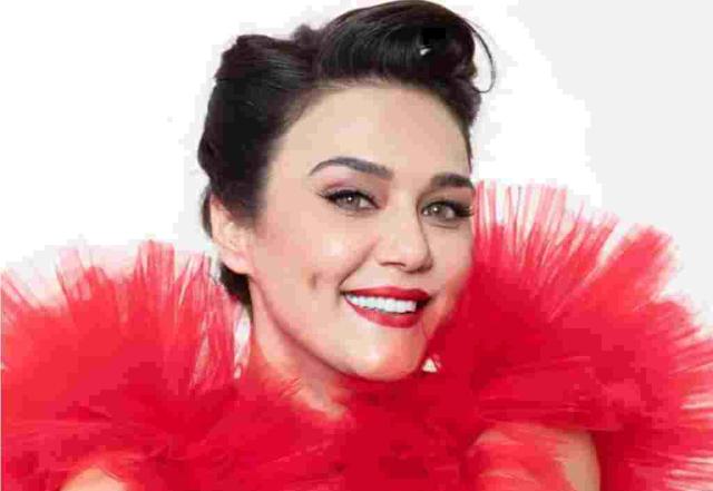 Preity Zinta signs Hrithik Roshan for web series - https://cdn.connectfm.ca/7B44BCA2-F33D-4280-9074-19E4916097D8_Story982724_1422935.jpg