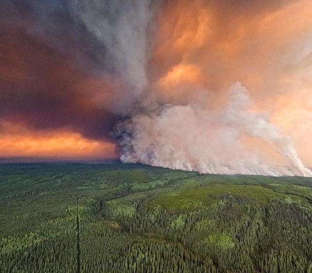 Lightning sparks about 200 new wildfires across B.C. as heat grips Interior - https://cdn.connectfm.ca/7C026ACE-0DA5-44AF-BCD0-466112842093_Story2484774_3321840.jpg