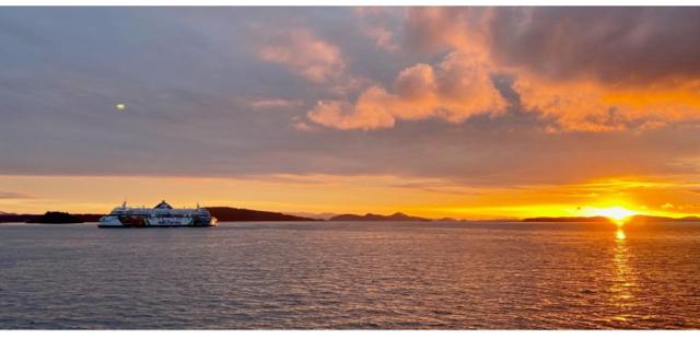 BC Ferries sailing delayed after a passenger went overboard - https://cdn.connectfm.ca/7C715922-86EA-43B8-8E48-160545C1EE9F_Story1236350_1790074.jpg
