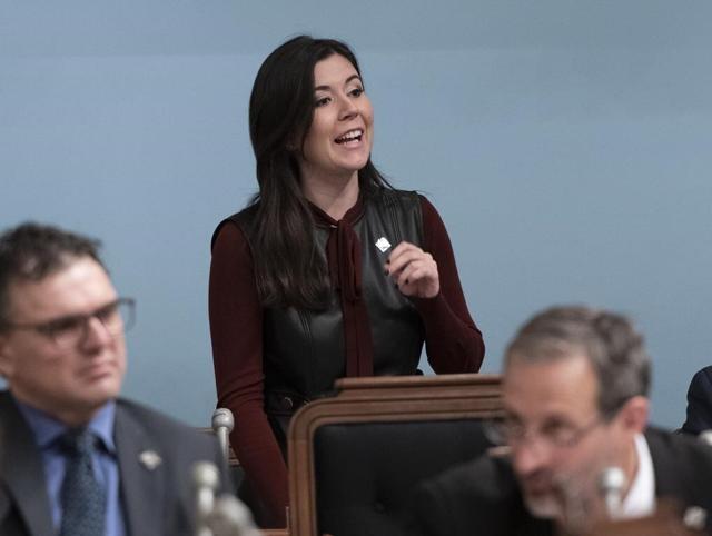 Montreal mayor receives death threats over plan to cull deer in local park - https://cdn.connectfm.ca/80BDAEC2-EFF5-413B-87C8-94440F32E37A_Story2661895_3520435.jpg