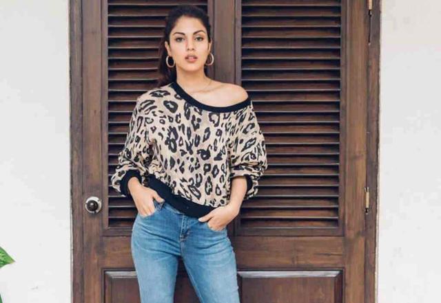 Rhea Chakraborty - https://cdn.connectfm.ca/81436BC1-B60B-4940-86D8-A20D30B99E34_Story845815_1221512.jpg