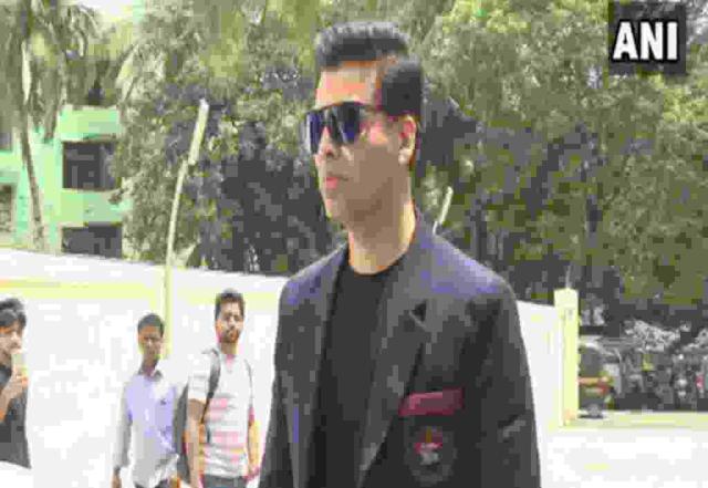 KJo strikes pose with 'Bollywood Wives' as 'Fabulous Lives' begin premiering on Netflix - https://cdn.connectfm.ca/848BA3A9-E662-405D-B828-50589C3411D8_Story927601_1340428.jpg