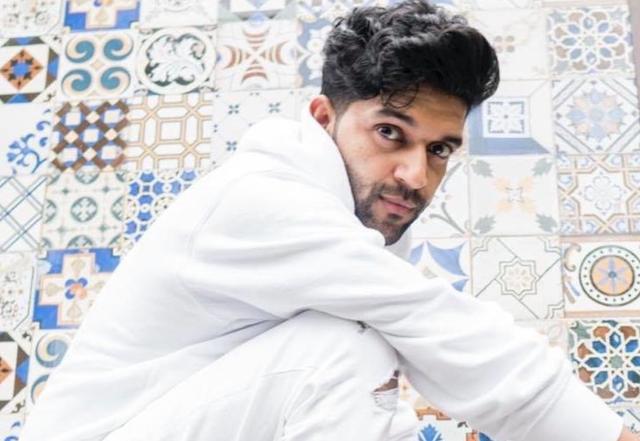 Guru & Urvashi’s jamm in session  - https://cdn.connectfm.ca/84980A67-901E-4E12-95BA-236FEA6BE5B3_Story1053096_1527053.jpg