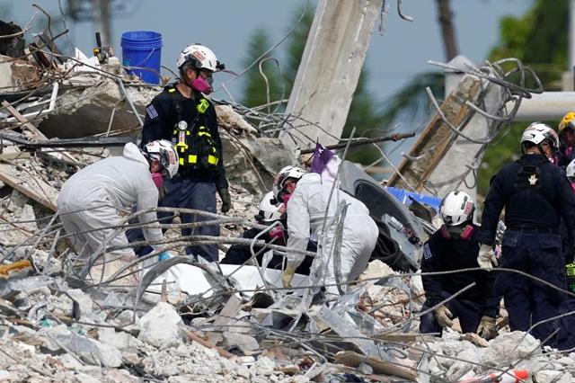 Searchers at Miami collapse site 'not seeing anything positive' - https://cdn.connectfm.ca/85D48B73-23E6-4043-BC01-9DC2394E5BBB_Story1281055_1860973.jpg
