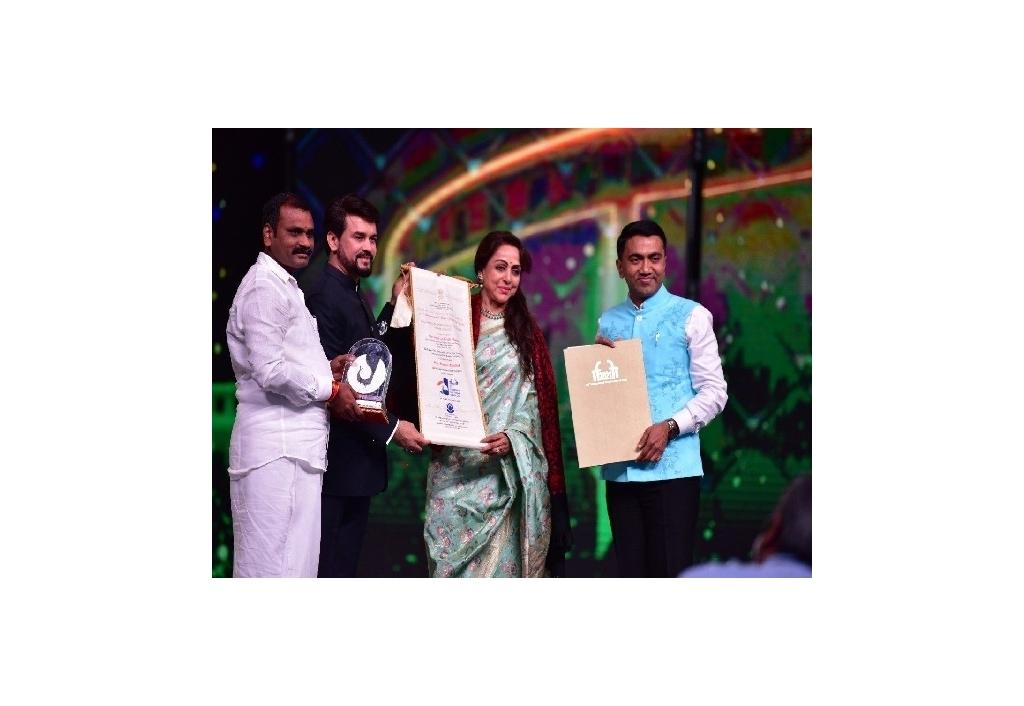 hema-malini-conferred-with-indian-film-personality-of-the-year-2021-award