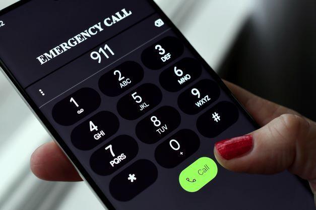 B.C. to invest $150-million to upgrade 911 emergency communications system - https://cdn.connectfm.ca/911.jpg