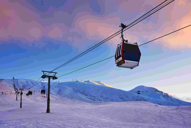 Power outage at Banff Gondola left more than 300 people stranded - https://cdn.connectfm.ca/92024E40-9F6A-4388-89E0-CD90A63E1682_Story2522102_3363450.jpg