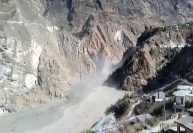 Bollywood celebrities react to Uttarakhand glacier burst - https://cdn.connectfm.ca/92433A8D-2200-4CF7-9D4D-692D1718E0E9_Story1038531_1505310.jpg