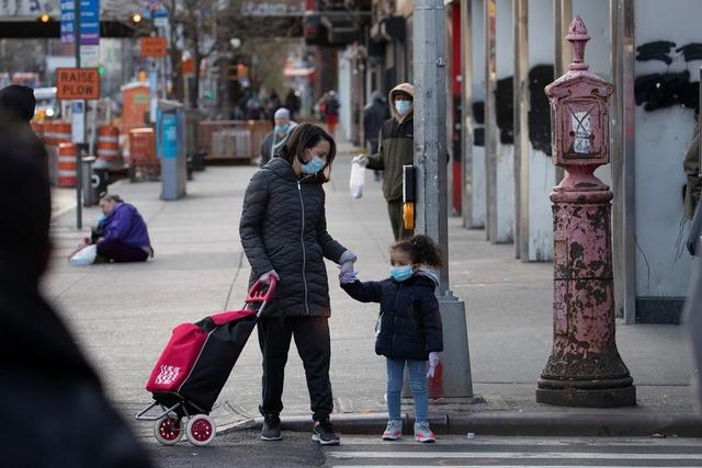 Transport Canada: People flying to or from Canadian airports will have to have masks  - https://cdn.connectfm.ca/972F2B04-928D-43FE-9D7B-F19A7FF4971A_Story580471_839755.jpg