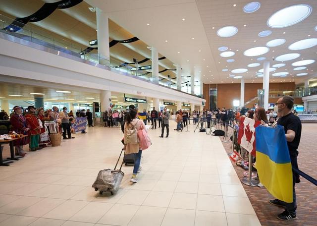 'Keep Canada's doors open to Ukrainians' : Refugee groups - https://cdn.connectfm.ca/979F3800-9E95-4CBE-ADFE-0321CF1DE53D_Story2196275_3078762.jpg