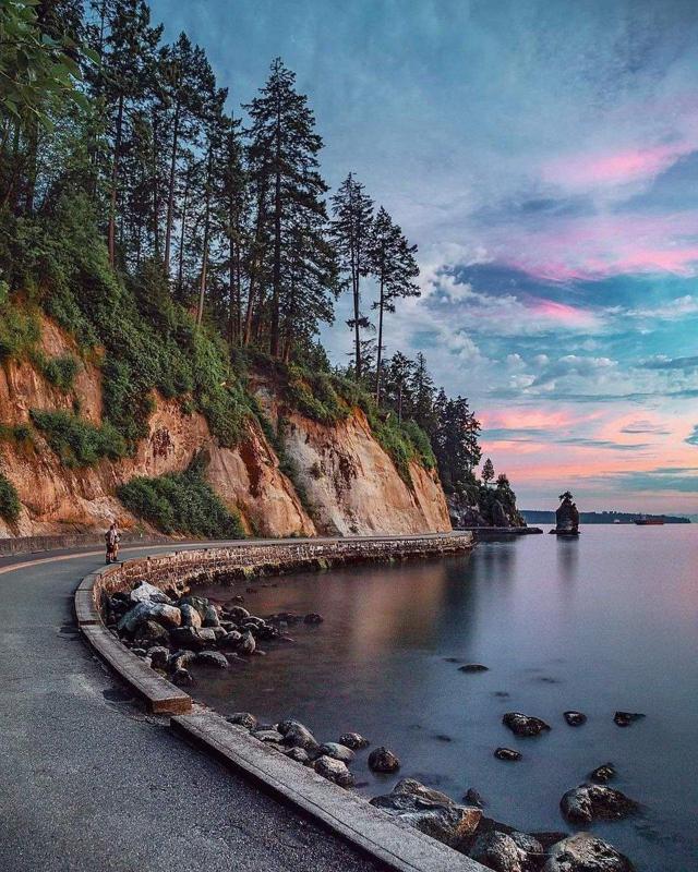 Stanley Park to temporarily close overnight due to extreme fire risk - https://cdn.connectfm.ca/99147FD6-C247-443E-BDA6-FB296565A88C_Story1328044_1919919.jpg