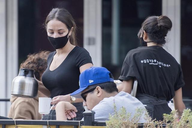 Montreal restaurateurs 'in shock' after provincial government orders 28-day closure - https://cdn.connectfm.ca/9D82EC70-C893-4DD7-BF4F-0B09B68B63AF_Story833270_1203731.jpg