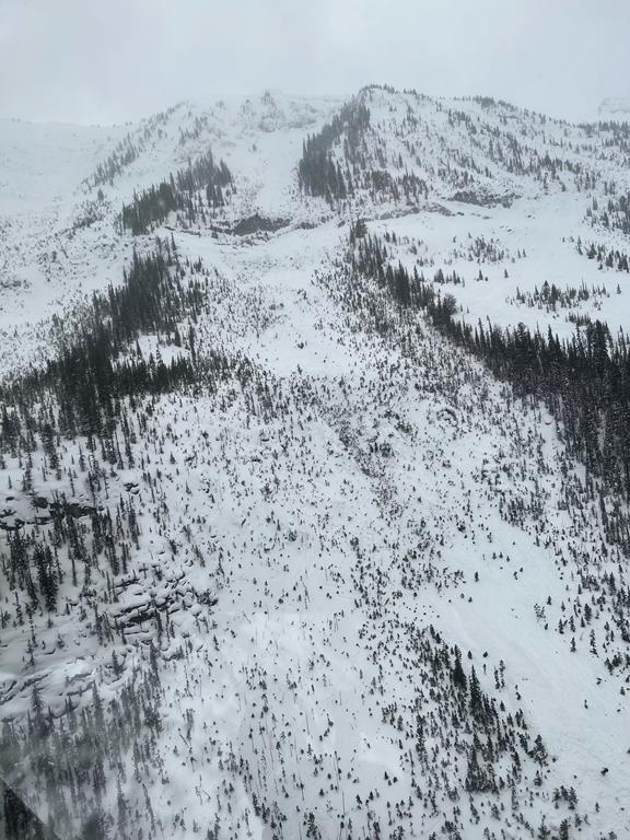 Two dead, one injured after avalanche hits group of snowboarders and a skier in B.C. - https://cdn.connectfm.ca/9EDB8303-70D8-43E1-A085-2366AEF04639_Story2210062_3094179.jpg